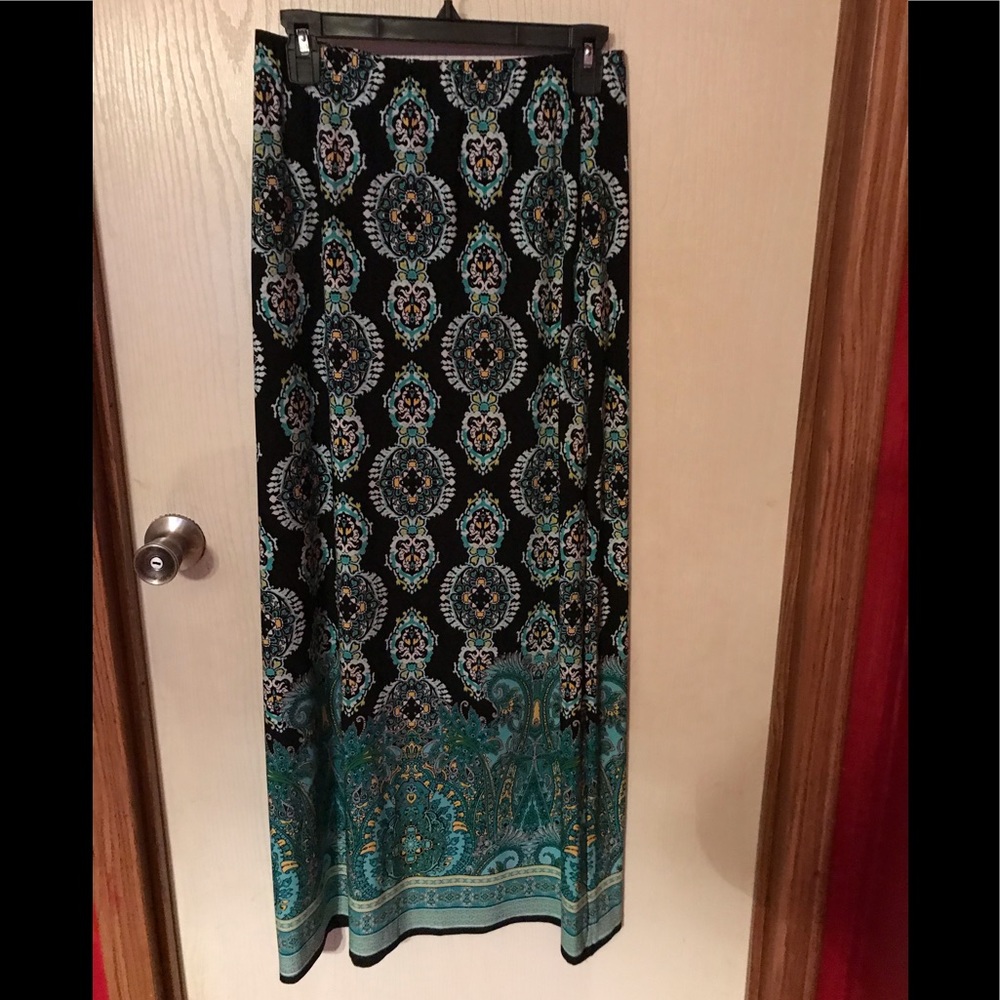 Silky stretch skirt